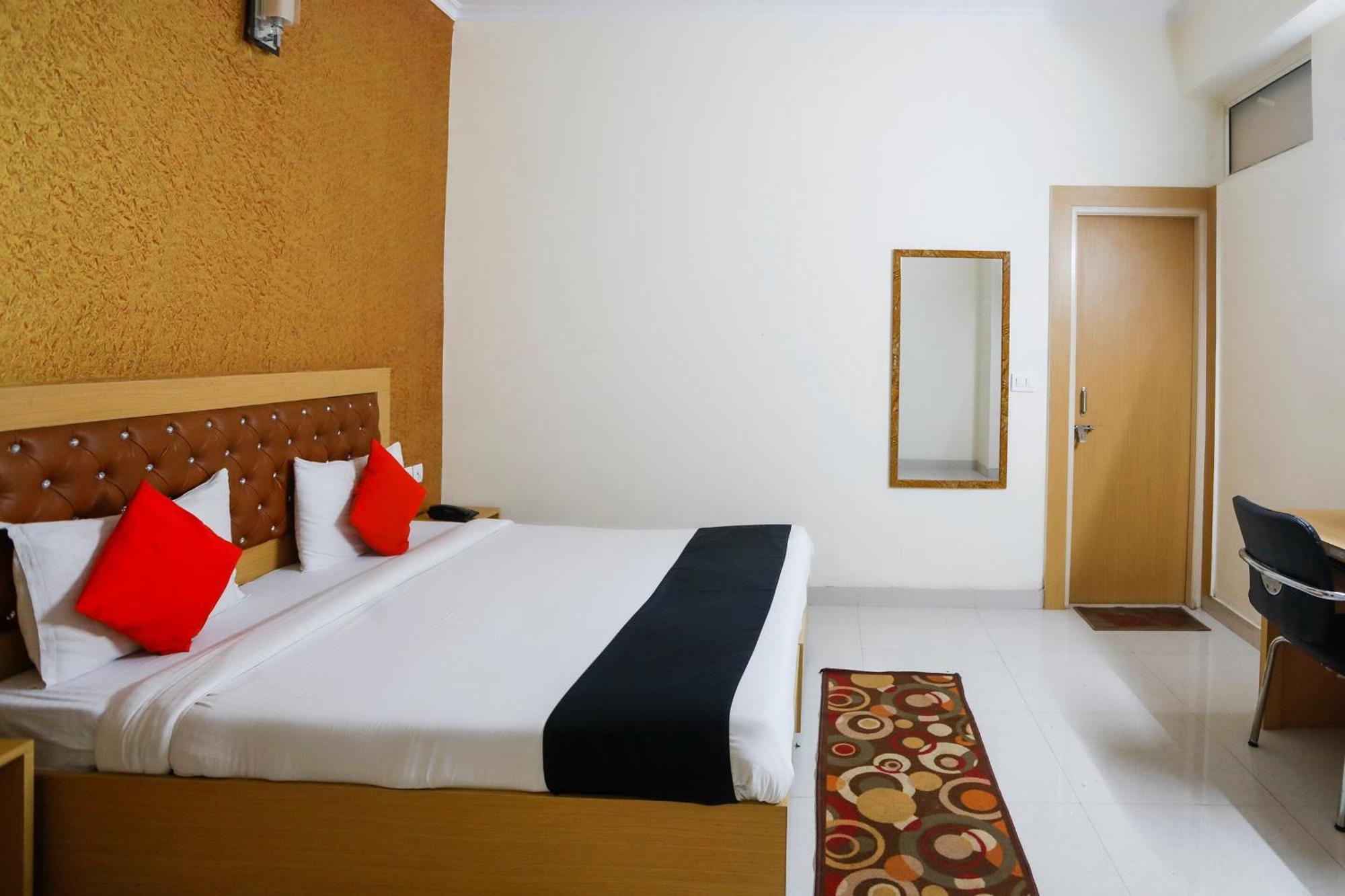Diamond Imperial Hotel Noida Exterior foto